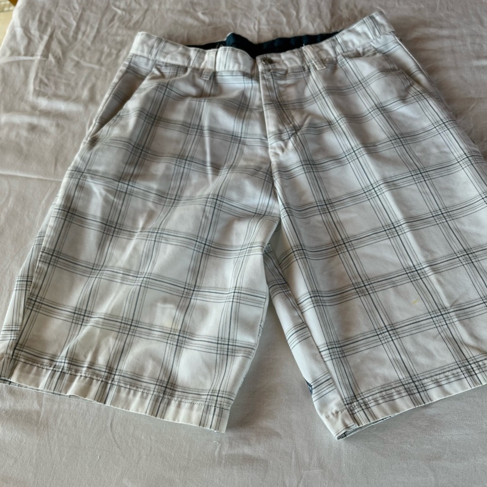 Volcom Men's Gray Plaid Flat Front Shorts